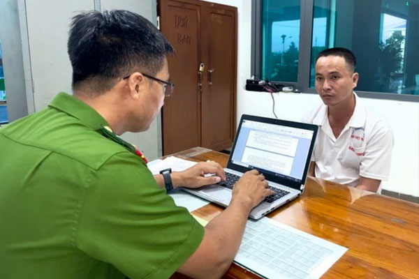 Một người tử vong dưới hồ đá ở làng Đại học Quốc gia TP.HCM, trong balo có cục đá nặng