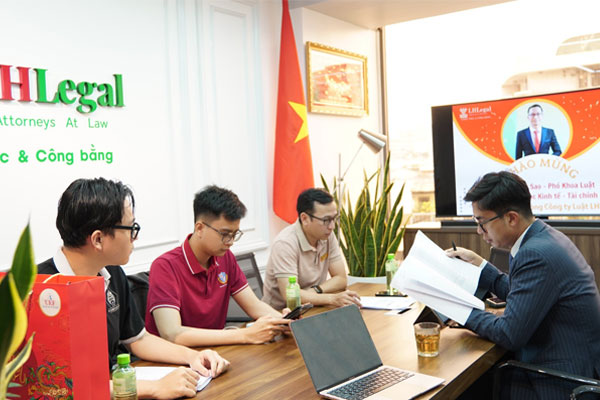 Thầy Vũ Anh Sao - Phó khoa Luật Trường UEF thăm văn phòng Công ty Luật LHLegal